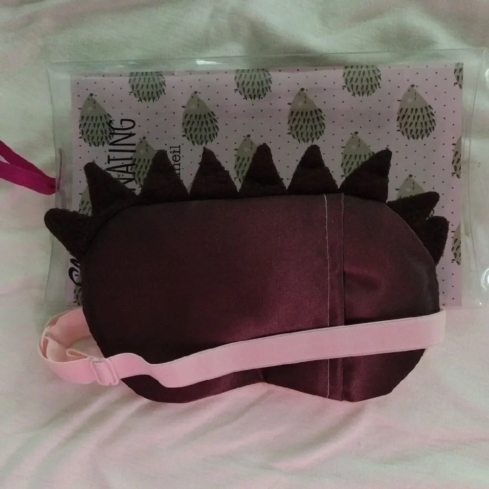 New in Box The Sak Kids Hedgehog Sleep Mask - Cream and Black